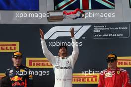 Max Verstappen (NLD) Red Bull Racing RB14 with Lewis Hamilton (GBR) Mercedes AMG F1 W09 and Kimi Raikkonen (FIN) Ferrari SF71H. 24.06.2018. Formula 1 World Championship, Rd 8, French Grand Prix, Paul Ricard, France, Race Day.