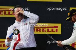 Race winner Lewis Hamilton (GBR) Mercedes AMG F1 celebrates on the podium with Ron Meadows (GBR) Mercedes GP Team Manager. 24.06.2018. Formula 1 World Championship, Rd 8, French Grand Prix, Paul Ricard, France, Race Day.