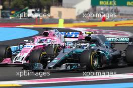 Valtteri Bottas (FIN) Mercedes AMG F1 and Sergio Perez (MEX) Sahara Force India F1 VJM11. 24.06.2018. Formula 1 World Championship, Rd 8, French Grand Prix, Paul Ricard, France, Race Day.