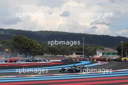 Lewis Hamilton (GBR) Mercedes AMG F1 W09 at the start of the race. 24.06.2018. Formula 1 World Championship, Rd 8, French Grand Prix, Paul Ricard, France, Race Day.