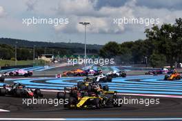 Carlos Sainz Jr (ESP) Renault Sport F1 Team RS18 at the start of the race. 24.06.2018. Formula 1 World Championship, Rd 8, French Grand Prix, Paul Ricard, France, Race Day.