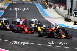 Max Verstappen (NLD) Red Bull Racing RB14 at the start of the race. 24.06.2018. Formula 1 World Championship, Rd 8, French Grand Prix, Paul Ricard, France, Race Day.