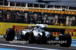 Valtteri Bottas (FIN) Mercedes AMG F1 W09 with a puncture at the start of the race. 24.06.2018. Formula 1 World Championship, Rd 8, French Grand Prix, Paul Ricard, France, Race Day.