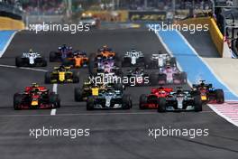 Lewis Hamilton (GBR) Mercedes AMG F1 W09 leads at the start of the race. 24.06.2018. Formula 1 World Championship, Rd 8, French Grand Prix, Paul Ricard, France, Race Day.