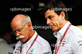 (L to R): Dr. Dieter Zetsche (GER) Daimler AG CEO with Toto Wolff (GER) Mercedes AMG F1 Shareholder and Executive Director. 23.06.2018. Formula 1 World Championship, Rd 8, French Grand Prix, Paul Ricard, France, Qualifying Day.