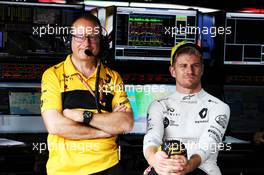 (L to R): Mark Slade (GBR) Renault Sport F1 Team Race Engineer with Nico Hulkenberg (GER) Renault Sport F1 Team. 23.06.2018. Formula 1 World Championship, Rd 8, French Grand Prix, Paul Ricard, France, Qualifying Day.