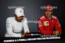 (L to R): Lewis Hamilton (GBR) Mercedes AMG F1 and Sebastian Vettel (GER) Ferrari in the post qualifying FIA Press Conference. 23.06.2018. Formula 1 World Championship, Rd 8, French Grand Prix, Paul Ricard, France, Qualifying Day.
