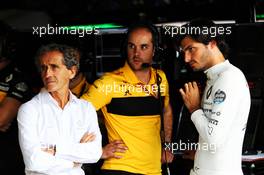 (L to R): Alain Prost (FRA) Renault Sport F1 Team Special Advisor with Karel Loos (BEL) Renault Sport F1 Team Race Engineer and Carlos Sainz Jr (ESP) Renault Sport F1 Team. 23.06.2018. Formula 1 World Championship, Rd 8, French Grand Prix, Paul Ricard, France, Qualifying Day.