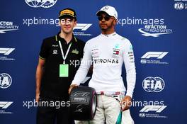 Lewis Hamilton (GBR) Mercedes AMG F1 receives his Pirelli Pole Position Award from Simon Yates (GBR) Cyclist. 23.06.2018. Formula 1 World Championship, Rd 8, French Grand Prix, Paul Ricard, France, Qualifying Day.