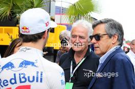 Pierre Gasly (FRA) Scuderia Toro Rosso (Left) with Hugues de Chaunac (FRA) Boss of Oreca (Centre). 23.06.2018. Formula 1 World Championship, Rd 8, French Grand Prix, Paul Ricard, France, Qualifying Day.