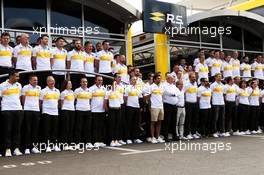 Renault Sport F1 Team, team photograph. 24.06.2018. Formula 1 World Championship, Rd 8, French Grand Prix, Paul Ricard, France, Race Day.