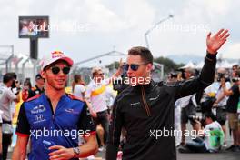 (L to R): Pierre Gasly (FRA) Scuderia Toro Rosso and Stoffel Vandoorne (BEL) McLaren on the drivers parade. 24.06.2018. Formula 1 World Championship, Rd 8, French Grand Prix, Paul Ricard, France, Race Day.