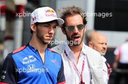 (L to R): Pierre Gasly (FRA) Scuderia Toro Rosso with Jean-Eric Vergne (FRA). 24.06.2018. Formula 1 World Championship, Rd 8, French Grand Prix, Paul Ricard, France, Race Day.