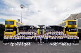 Renault Sport F1 Team - team photograph. 24.06.2018. Formula 1 World Championship, Rd 8, French Grand Prix, Paul Ricard, France, Race Day.