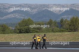 Alan Permane (GBR) Renault Sport F1 Team Trackside Operations Director and Nick Chester (GBR) Renault Sport F1 Team Chassis Technical Director  21.06.2018. Formula 1 World Championship, Rd 8, French Grand Prix, Paul Ricard, France, Preparation Day.