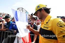 Carlos Sainz Jr (ESP) Renault Sport F1 Team signs autographs for the fans. 21.06.2018. Formula 1 World Championship, Rd 8, French Grand Prix, Paul Ricard, France, Preparation Day.