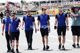 Brendon Hartley (NZL) Scuderia Toro Rosso walks the circuit with the team. 21.06.2018. Formula 1 World Championship, Rd 8, French Grand Prix, Paul Ricard, France, Preparation Day.