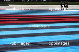 Sergio Perez (MEX) Sahara Force India F1 walks the circuit with the team. 21.06.2018. Formula 1 World Championship, Rd 8, French Grand Prix, Paul Ricard, France, Preparation Day.