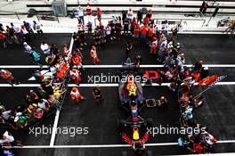 The Red Bull Racing RB14 of Max Verstappen (NLD) and fans in the pit lane. 21.06.2018. Formula 1 World Championship, Rd 8, French Grand Prix, Paul Ricard, France, Preparation Day.
