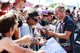 Kevin Magnussen (DEN) Haas F1 Team signs autographs for the fans. 21.06.2018. Formula 1 World Championship, Rd 8, French Grand Prix, Paul Ricard, France, Preparation Day.