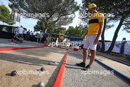 (L to R): Nico Hulkenberg (GER) Renault Sport F1 Team and Carlos Sainz Jr (ESP) Renault Sport F1 Team play boules. 21.06.2018. Formula 1 World Championship, Rd 8, French Grand Prix, Paul Ricard, France, Preparation Day.