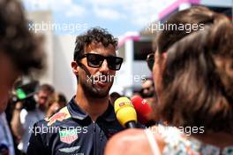 Daniel Ricciardo (AUS) Red Bull Racing with the media. 21.06.2018. Formula 1 World Championship, Rd 8, French Grand Prix, Paul Ricard, France, Preparation Day.