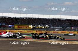 Nico Hulkenberg (GER) Renault Sport F1 Team RS18 at the start of the race with Lewis Hamilton (GBR) Mercedes AMG F1 W09 off the circuit. 08.07.2018. Formula 1 World Championship, Rd 10, British Grand Prix, Silverstone, England, Race Day.