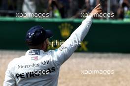 Lewis Hamilton (GBR) Mercedes AMG F1 celebrates his pole position in qualifying parc ferme. 07.07.2018. Formula 1 World Championship, Rd 10, British Grand Prix, Silverstone, England, Qualifying Day.