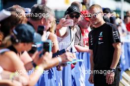 Valtteri Bottas (FIN) Mercedes AMG F1 with fans. 07.07.2018. Formula 1 World Championship, Rd 10, British Grand Prix, Silverstone, England, Qualifying Day.