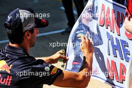 Daniel Ricciardo (AUS) Red Bull Racing signs autographs for the fans. 05.07.2018. Formula 1 World Championship, Rd 10, British Grand Prix, Silverstone, England, Preparation Day.