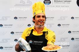 Carlos Sainz Jr (ESP) Renault Sport F1 Team - cooking with Estrella Galicia. 05.07.2018. Formula 1 World Championship, Rd 10, British Grand Prix, Silverstone, England, Preparation Day.