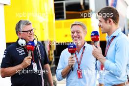 (L to R): Otmar Szafnauer (USA) Sahara Force India F1 Chief Operating Officer with Simon Lazenby (GBR) Sky Sports F1 TV Presenter and Paul di Resta (GBR) Williams Reserve Driver. 20.07.2018. Formula 1 World Championship, Rd 11, German Grand Prix, Hockenheim, Germany, Practice Day.