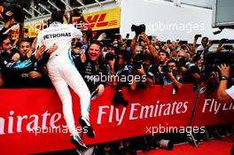 Race winner Lewis Hamilton (GBR) Mercedes AMG F1 celebrates with the team in parc ferme. 22.07.2018. Formula 1 World Championship, Rd 11, German Grand Prix, Hockenheim, Germany, Race Day.