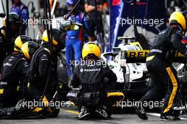 Carlos Sainz Jr (ESP) Renault Sport F1 Team RS18 makes a pit stop. 22.07.2018. Formula 1 World Championship, Rd 11, German Grand Prix, Hockenheim, Germany, Race Day.