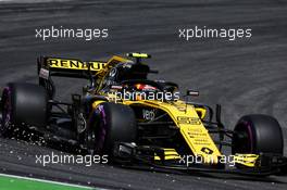 Carlos Sainz Jr (ESP) Renault Sport F1 Team RS18 runs over gravel. 21.07.2018. Formula 1 World Championship, Rd 11, German Grand Prix, Hockenheim, Germany, Qualifying Day.