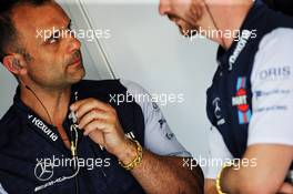 Williams mechanics wearing bracelets given to them by Sergey Sirotkin (RUS) Williams. 20.07.2018. Formula 1 World Championship, Rd 11, German Grand Prix, Hockenheim, Germany, Practice Day.