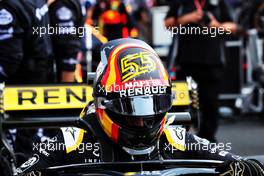 Carlos Sainz Jr (ESP) Renault Sport F1 Team RS18 on the grid. 29.07.2018. Formula 1 World Championship, Rd 12, Hungarian Grand Prix, Budapest, Hungary, Race Day.