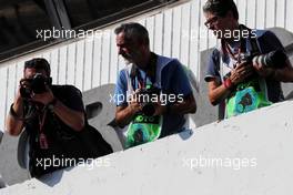 James Moy (GBR) Photographer (Left). 29.07.2018. Formula 1 World Championship, Rd 12, Hungarian Grand Prix, Budapest, Hungary, Race Day.