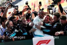 Race winner Lewis Hamilton (GBR) Mercedes AMG F1 celebrates with the team in parc ferme. 29.07.2018. Formula 1 World Championship, Rd 12, Hungarian Grand Prix, Budapest, Hungary, Race Day.