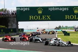 Lewis Hamilton (GBR) Mercedes AMG F1 W09 leads at the start of the race. 29.07.2018. Formula 1 World Championship, Rd 12, Hungarian Grand Prix, Budapest, Hungary, Race Day.