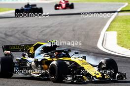 Carlos Sainz Jr (ESP) Renault Sport F1 Team RS18 locks up under braking. 29.07.2018. Formula 1 World Championship, Rd 12, Hungarian Grand Prix, Budapest, Hungary, Race Day.