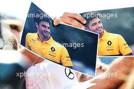 Carlos Sainz Jr (ESP) Renault Sport F1 Team pictures awaiting autographs. 26.07.2018. Formula 1 World Championship, Rd 12, Hungarian Grand Prix, Budapest, Hungary, Preparation Day.