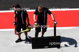 Sahara Force India F1 Team mechanics. 31.07.2018. Formula 1 Testing, Budapest, Hungary.