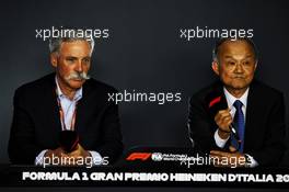 (L to R): Chase Carey (USA) Formula One Group Chairman with Susumu Yamashita (JPN) MobilityLand Corp. President, announce a Japanese Grand Prix contract extenstion at Suzuka.  31.08.2018. Formula 1 World Championship, Rd 14, Italian Grand Prix, Monza, Italy, Practice Day.