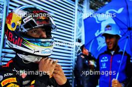 Daniel Ricciardo (AUS) Red Bull Racing with Pierre Gasly (FRA) Scuderia Toro Rosso on the television screen. 31.08.2018. Formula 1 World Championship, Rd 14, Italian Grand Prix, Monza, Italy, Practice Day.