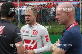 Kevin Magnussen (DEN) Haas VF-18 and his father Jan. 02.09.2018. Formula 1 World Championship, Rd 14, Italian Grand Prix, Monza, Italy, Race Day.