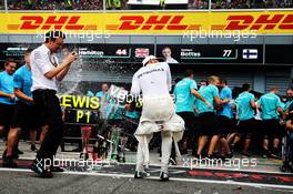 Race winner Lewis Hamilton (GBR) Mercedes AMG F1 celebrates with the team. 02.09.2018. Formula 1 World Championship, Rd 14, Italian Grand Prix, Monza, Italy, Race Day.