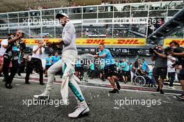 Race winner Lewis Hamilton (GBR) Mercedes AMG F1 celebrates with the team. 02.09.2018. Formula 1 World Championship, Rd 14, Italian Grand Prix, Monza, Italy, Race Day.