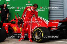 Kimi Raikkonen (FIN) looks at the rear tyre on his Ferrari SF71H in parc ferme. 02.09.2018. Formula 1 World Championship, Rd 14, Italian Grand Prix, Monza, Italy, Race Day.