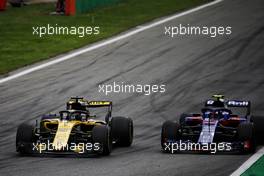 Nico Hulkenberg (GER) Renault Sport F1 Team RS18 and Pierre Gasly (FRA) Scuderia Toro Rosso STR13 battle for position. 02.09.2018. Formula 1 World Championship, Rd 14, Italian Grand Prix, Monza, Italy, Race Day.